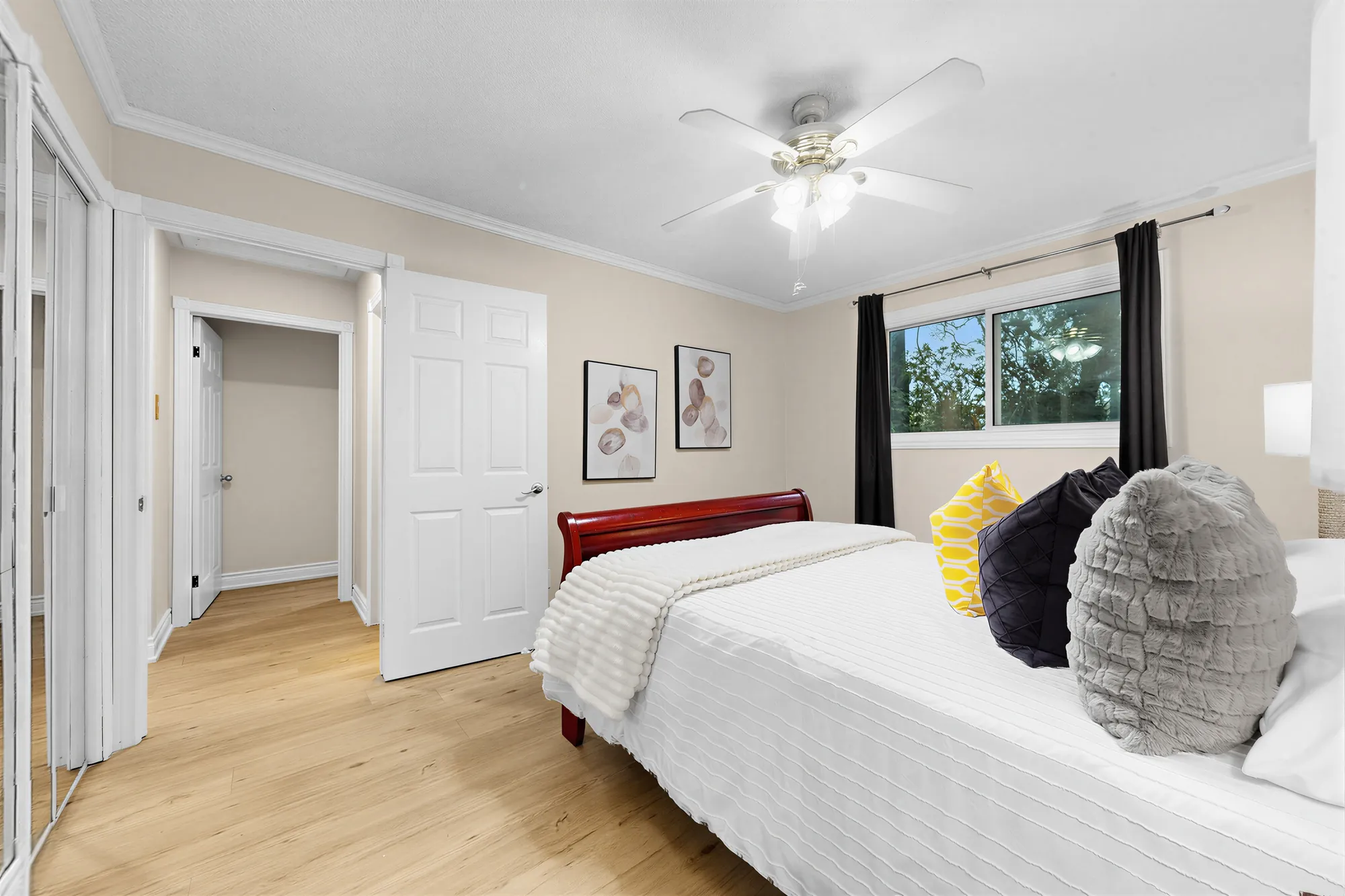 The same bedroom toward the door, the mirrored closet at the left